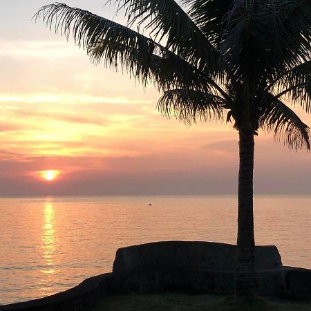 Puesta Del Sol Beach Bungalows And Restobar Mambajao Ngoại thất bức ảnh