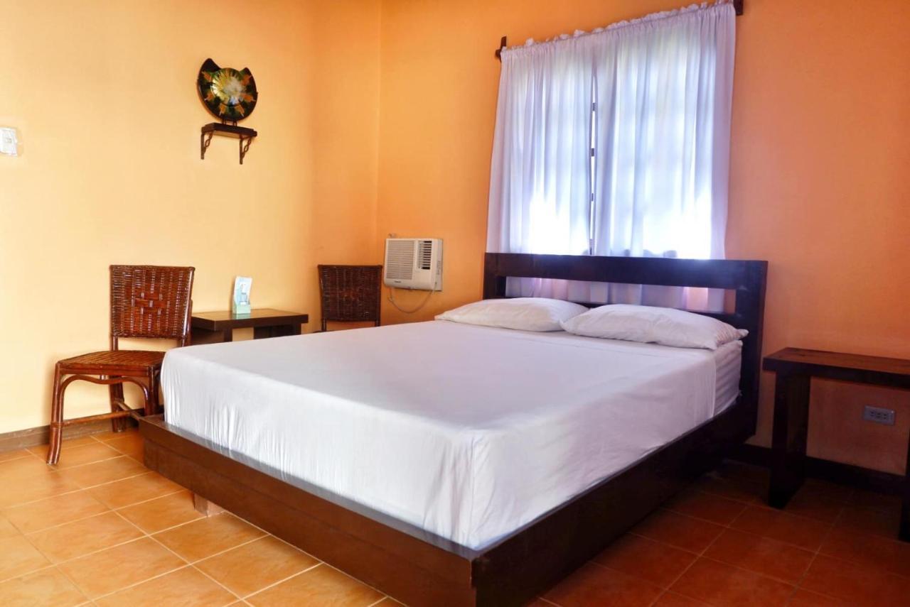Puesta Del Sol Beach Bungalows And Restobar Mambajao Ngoại thất bức ảnh