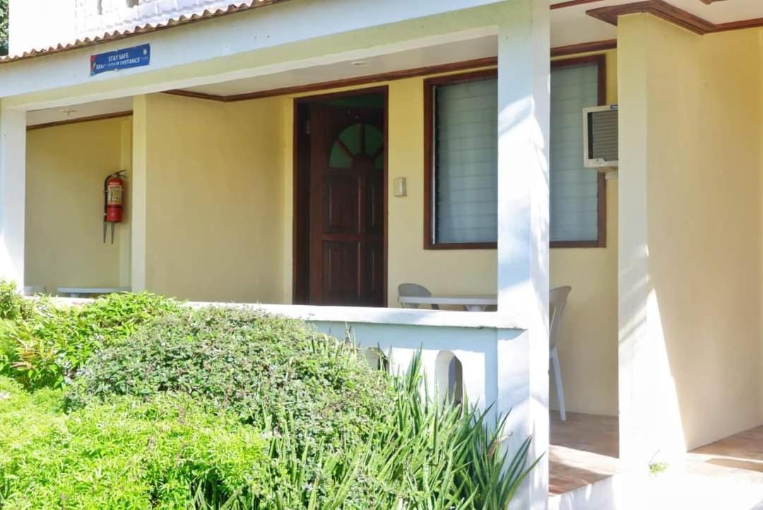 Puesta Del Sol Beach Bungalows And Restobar Mambajao Ngoại thất bức ảnh