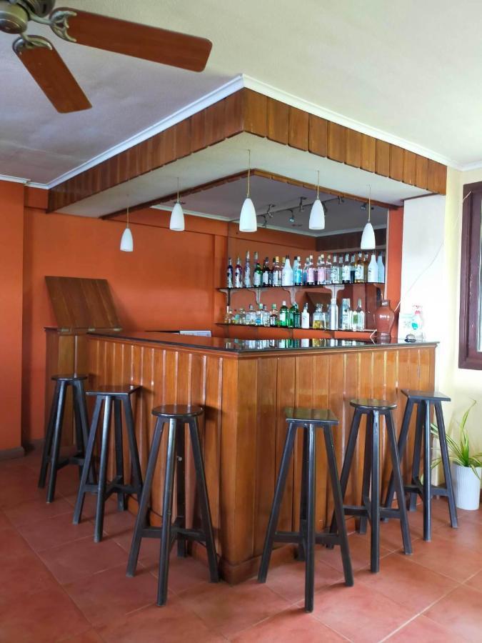 Puesta Del Sol Beach Bungalows And Restobar Mambajao Ngoại thất bức ảnh