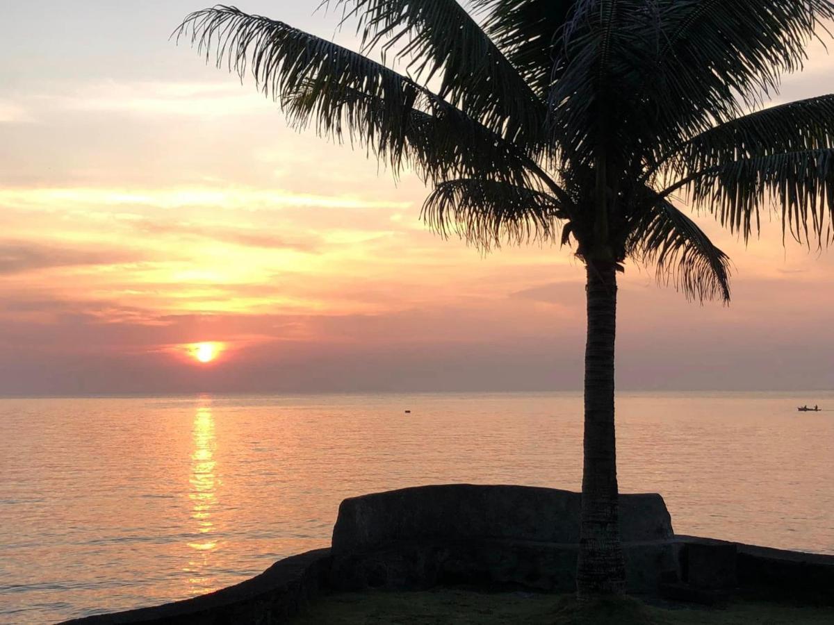 Puesta Del Sol Beach Bungalows And Restobar Mambajao Ngoại thất bức ảnh