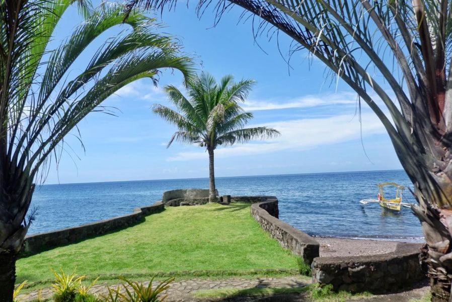Puesta Del Sol Beach Bungalows And Restobar Mambajao Ngoại thất bức ảnh
